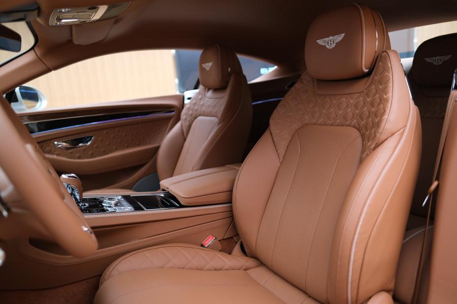 Интерьер Bentley Continental GT Centenary Specifications 2020 года  (UAE) (фото 5 из 9)